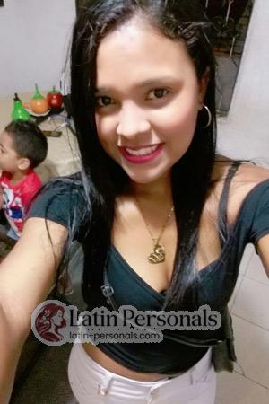 176810 - Laura Age: 33 - Colombia