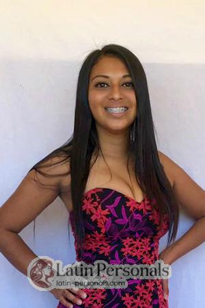 185724 - Laura Age: 29 - Costa Rica