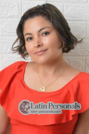 220425 - Yesica Age: 34 - Peru